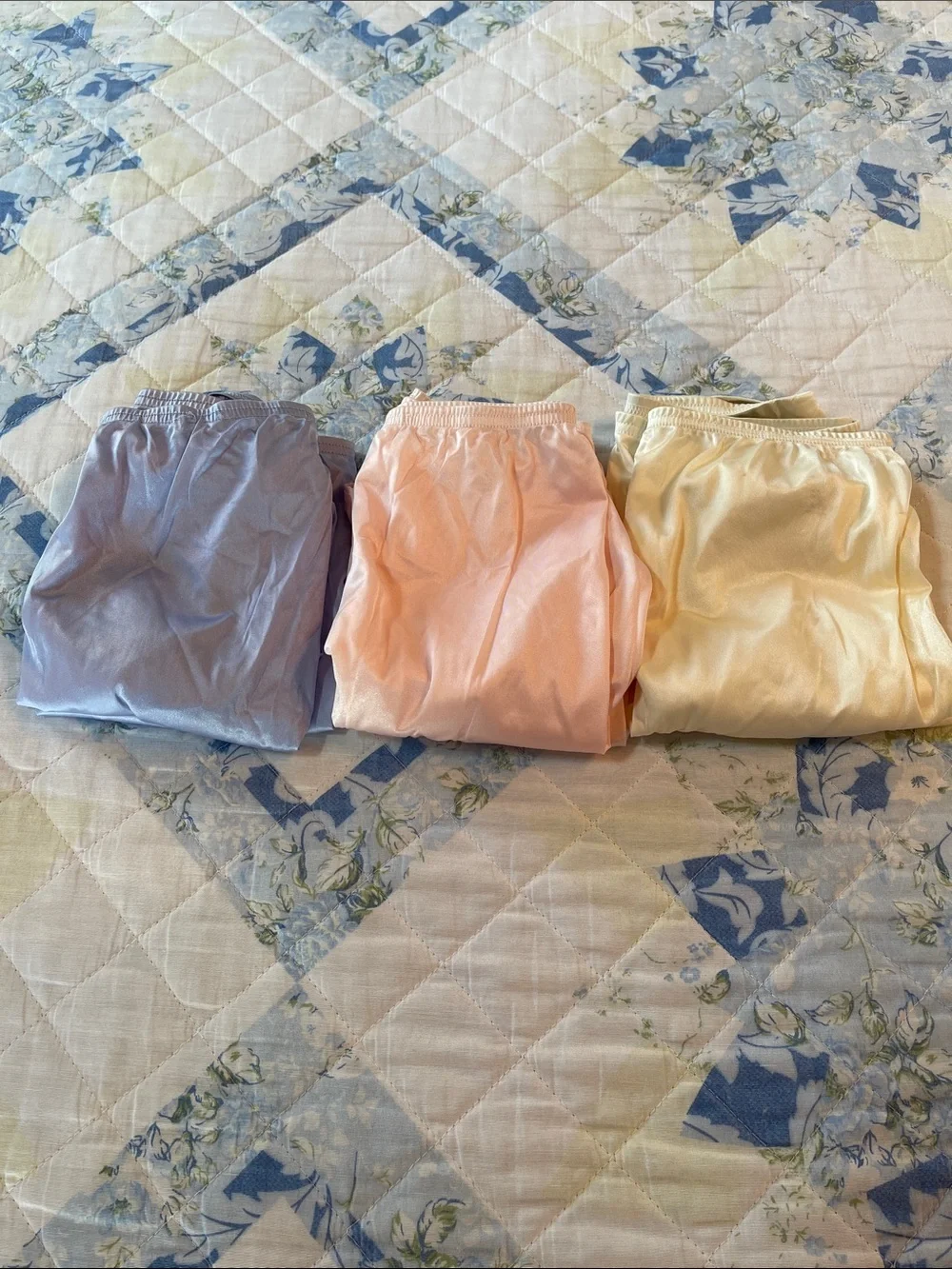 Womens Vanity Fair high waisted briefs, NWOT,size 9/2XL, 6 pairs - Picture 1 of 3